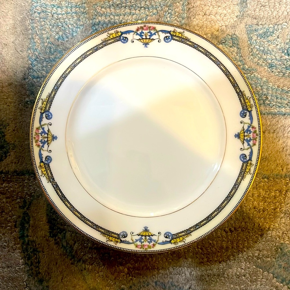 Noritake Amiston Salad plate 7.5” 5 available price is for 1.  EC